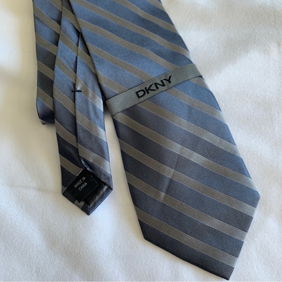 DKNY Mens Gray NWT Striped Neck Tie - Picture 5 of 8
